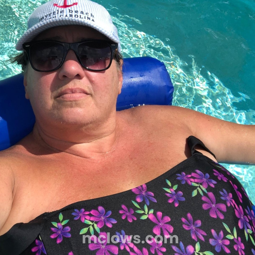 Inflatable swimming chair